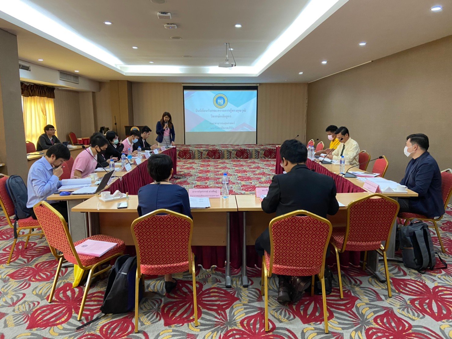 วิพากษ์หลักสูตรสาธารณสุขศาสตรบัณฑิต สาขาสาธารณสุขชุมชน (ภาคปกติ และระบบการศึกษาทางไกล)