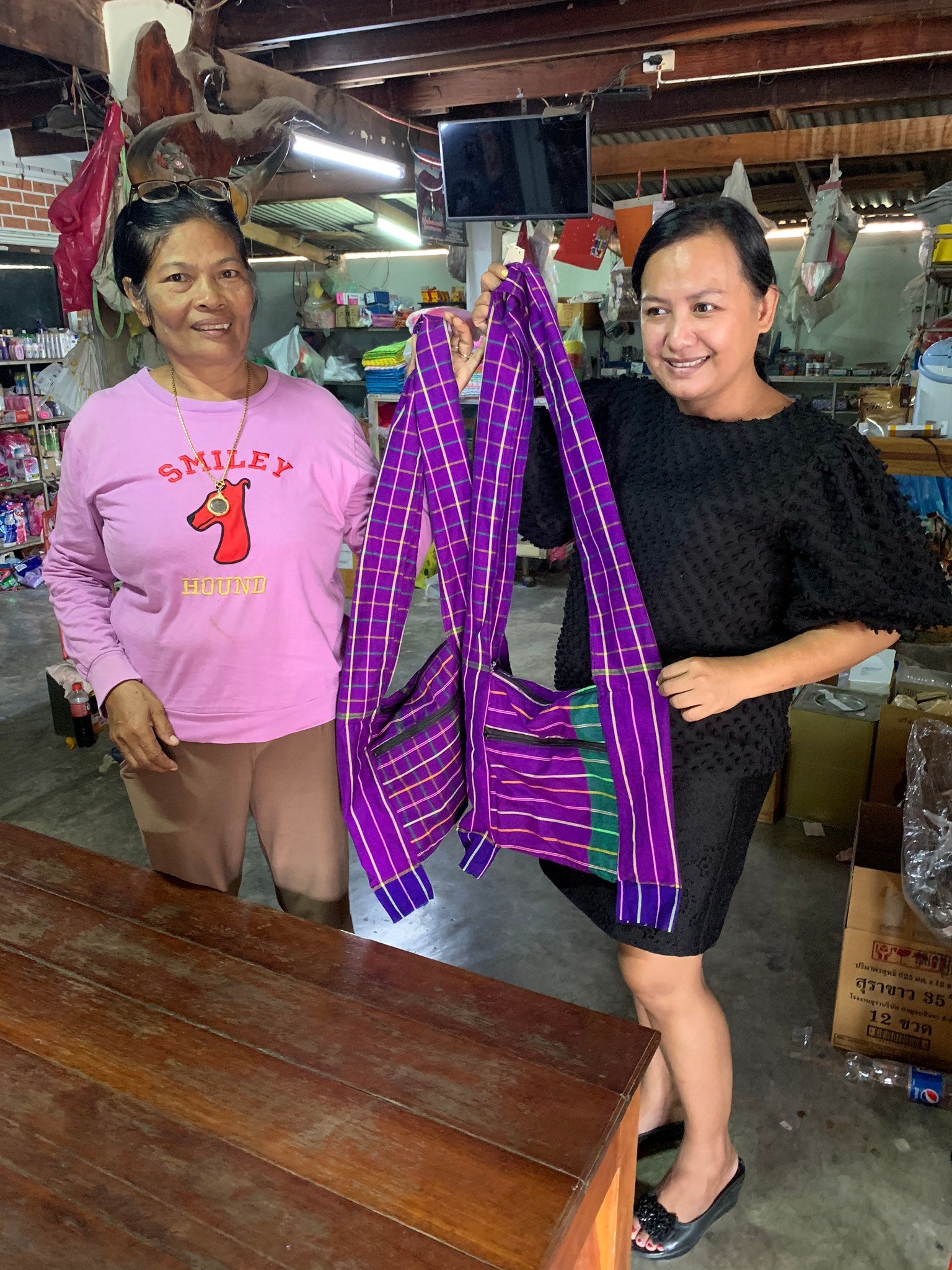 คณะบริหารธุรกิจและรัฐประศาสนศาสตร์ - ข่าวสาร - กิจกรรม-โครงการพัฒนาผลิตภัณฑ์ชุมชนอำเภอห้วยกระเจา จังหวัดกาญจนบุรี