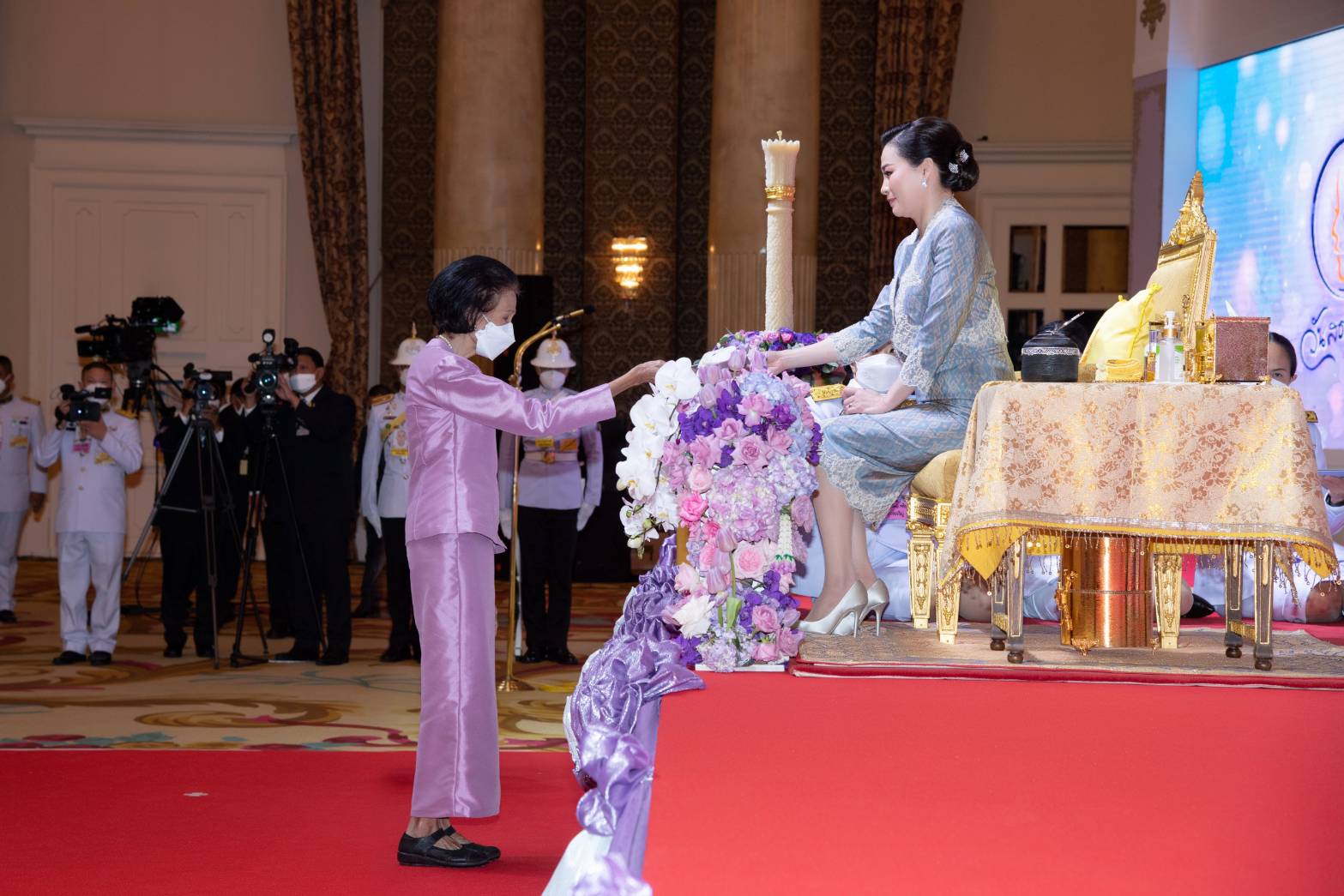 ขอแสดงความยินดี กับรองศาสตราจารย์ลาวัณย์ ผลสมภพ เนื่องในโอกาสที่ได้รับรางวัล 