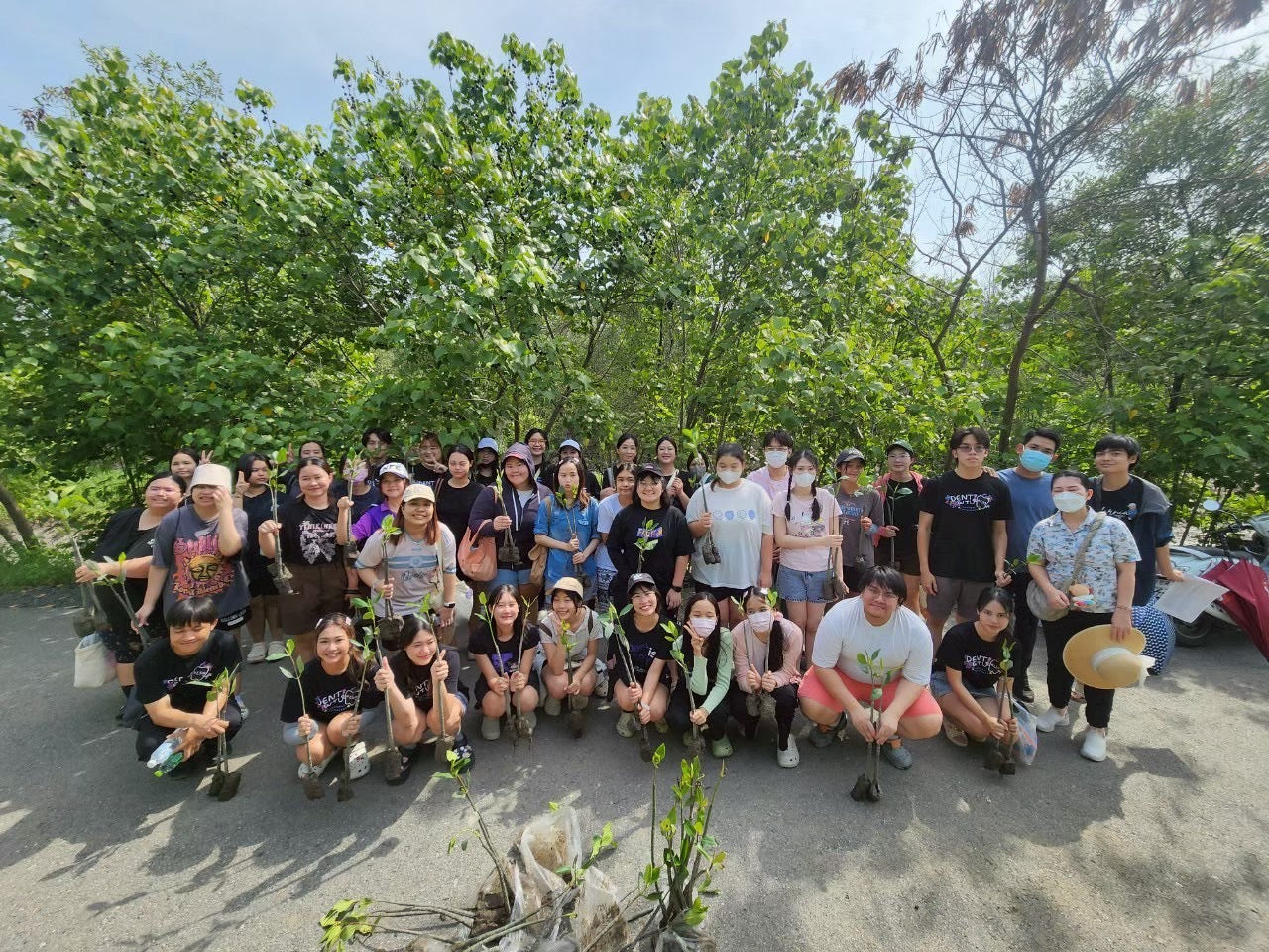 โครงการช่วยเหลือชุมชนจิตอาสาปลูกป่าชายเลน ณ บางปู จังหวัดสมุทรปราการ วันพฤหัสบดีที่ 5 มิถุนายน 2568