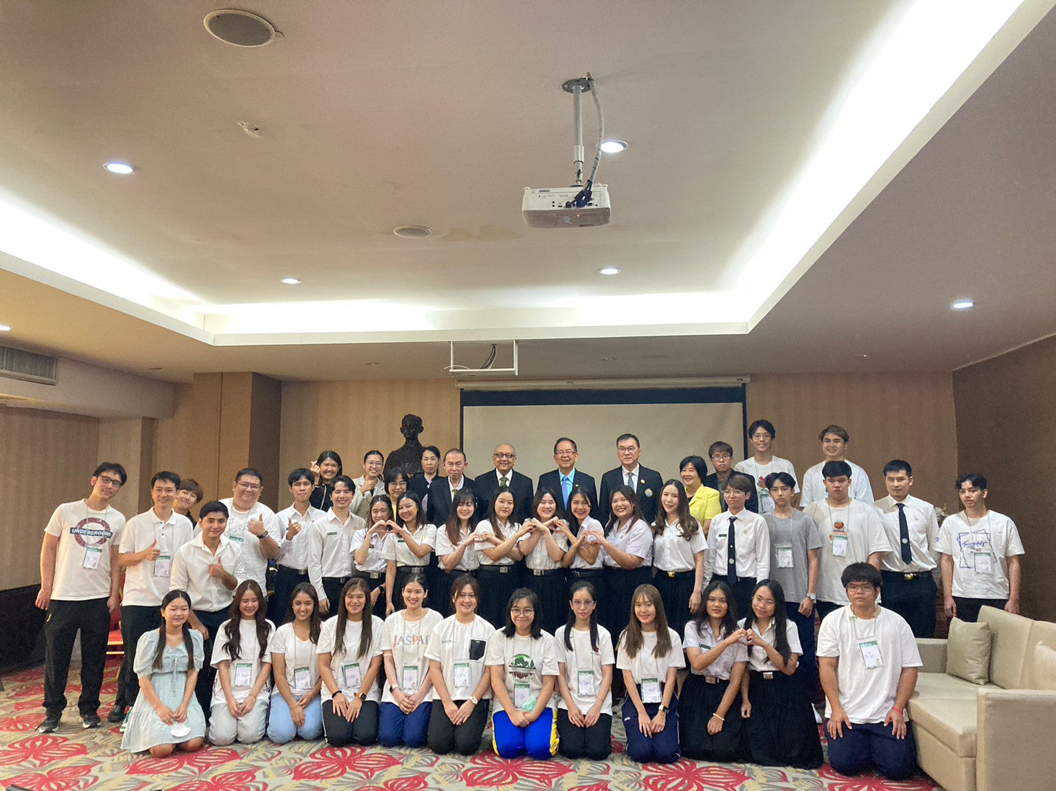 ปฐมนิเทศนิสิตแพทย์ปี 1/66 และมอบเข็มแก่นิสิตแพทย์ชั้นปีที่ 2